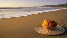 Jaco Beach Picnics: Your Local's Guide to Pura Vida on a Blanket